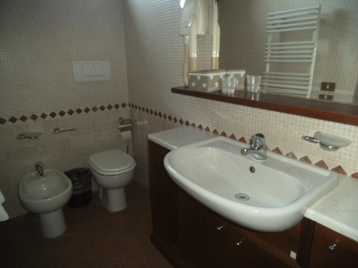 Casale Mostacciano 3* Roma