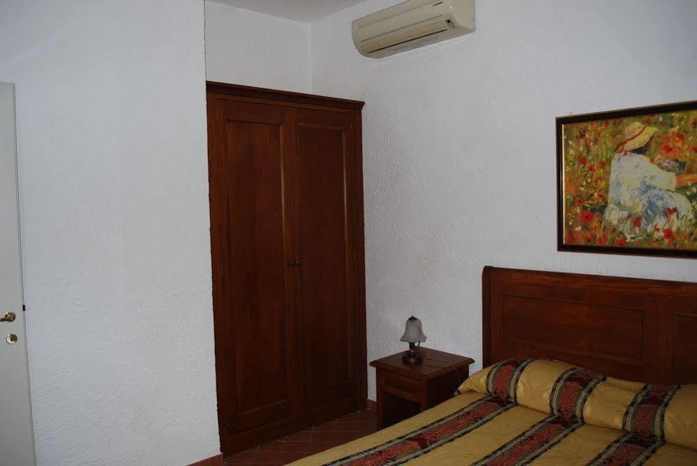 Casale Mostacciano 3* Roma
