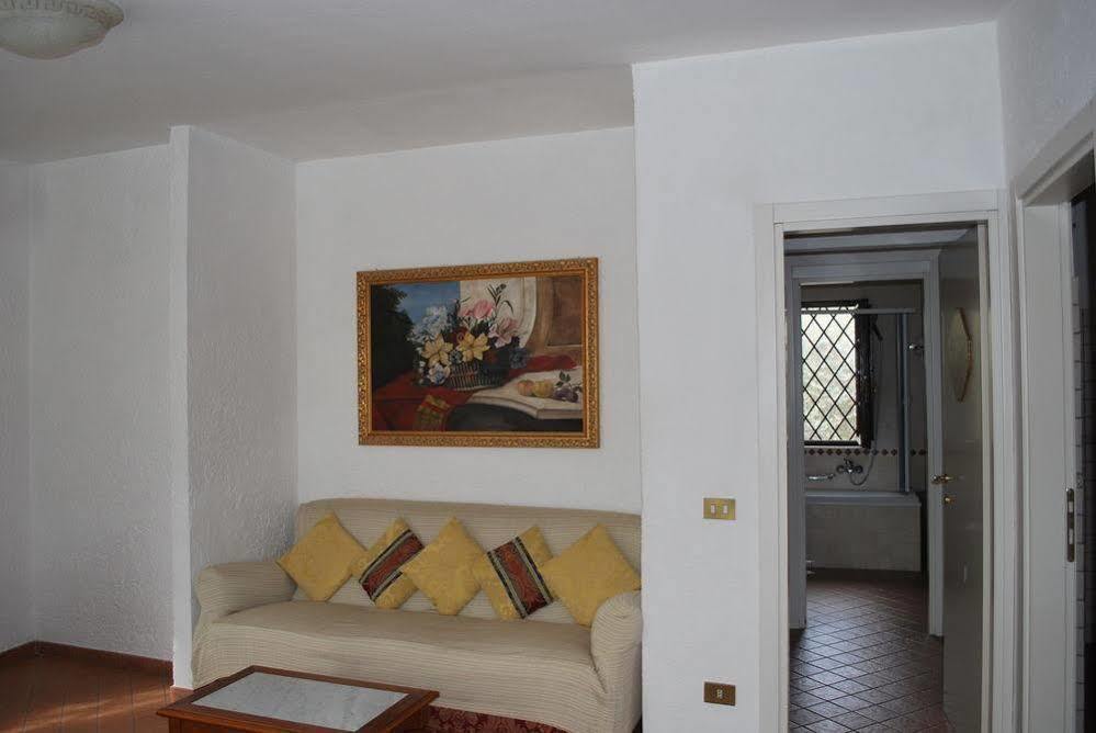 Casale Mostacciano 3* Roma